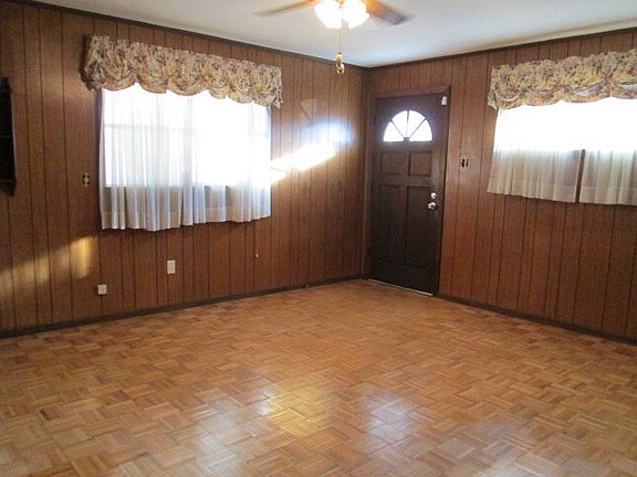 2nd image of 213 Willow Dr