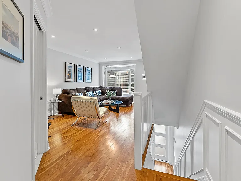 111 Summerhill Ave — Photo 28