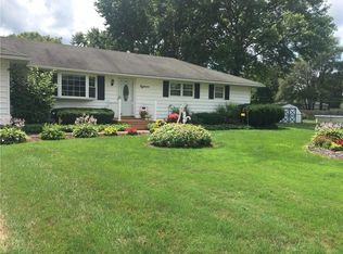 18 Compton Cres, Pittsford, NY 14534