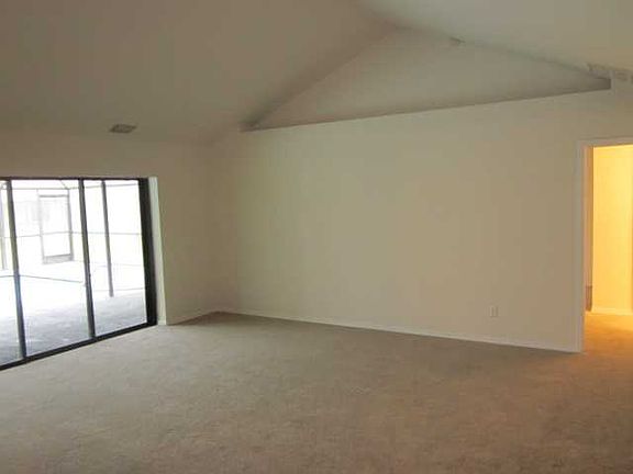 4th image of 1318 NE Van Loon Ln