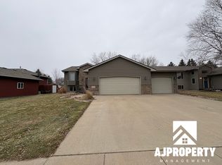 5509 S Sarmar Ave, Sioux Falls, SD 57106