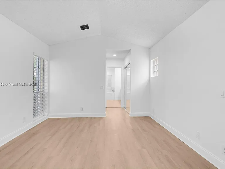 1525 Seabay Rd — Photo 8