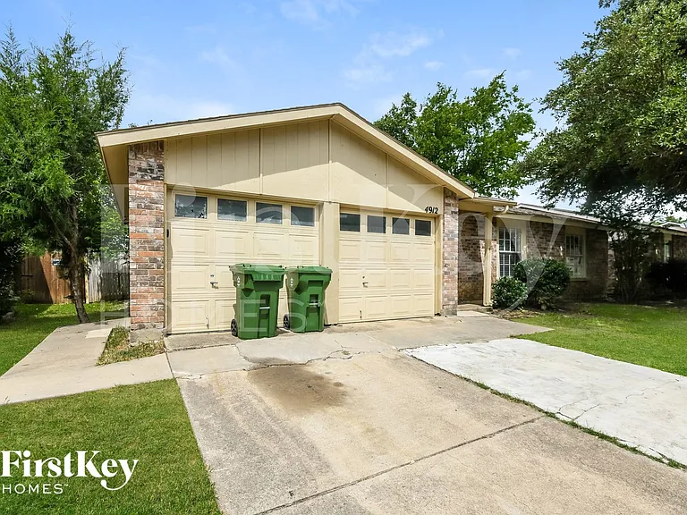 4912 Sandalwood Ln — Photo 2
