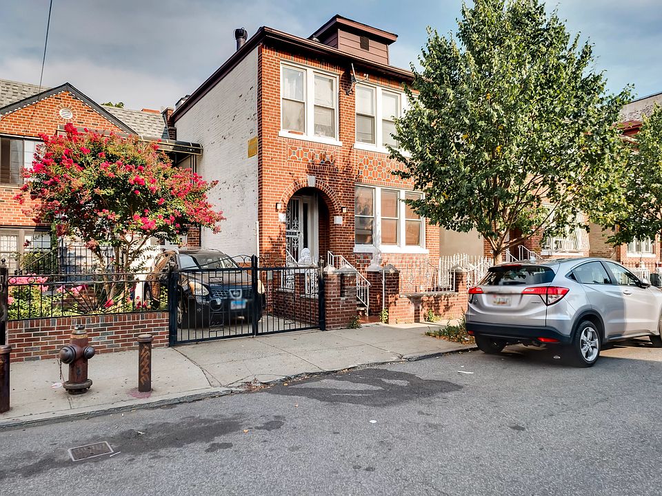 2nd image of 467 E 52nd St