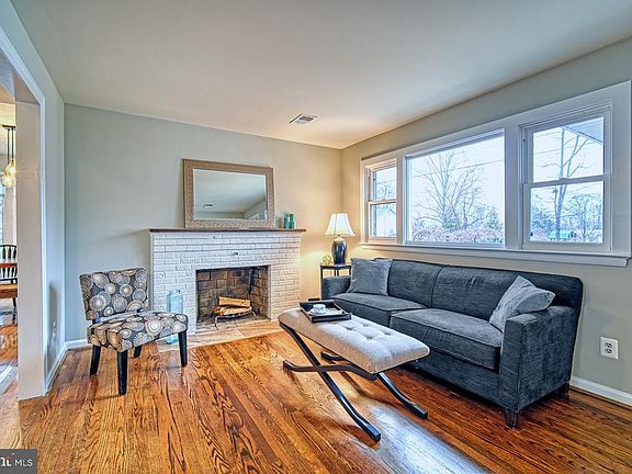 Cozy up here with company.