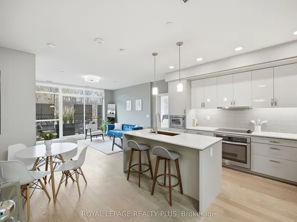 1575 Lakeshore Rd W #105, Mississauga, ON L5J 0B1