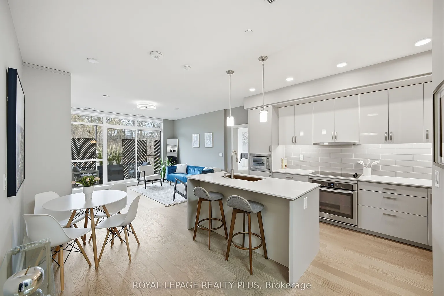 1575 Lakeshore Rd W #105 photo 1