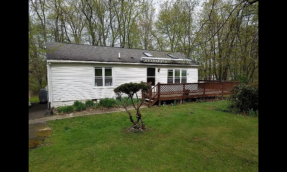 Entrance w/wrap around porch