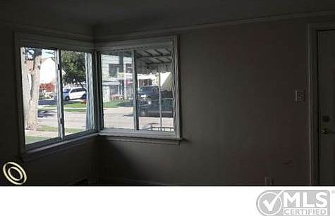 LIVING ROOM.jpg