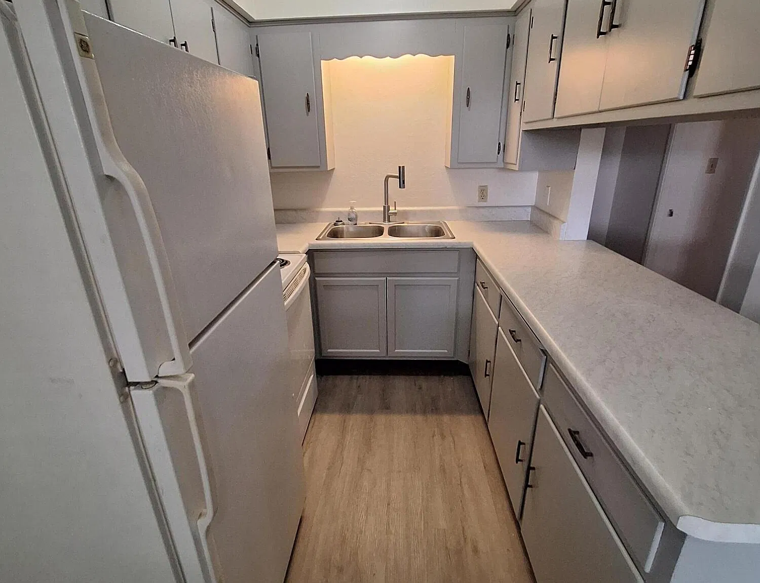 1 bed, 1.0 bath, 650 sqft, $900 — Photo 2
