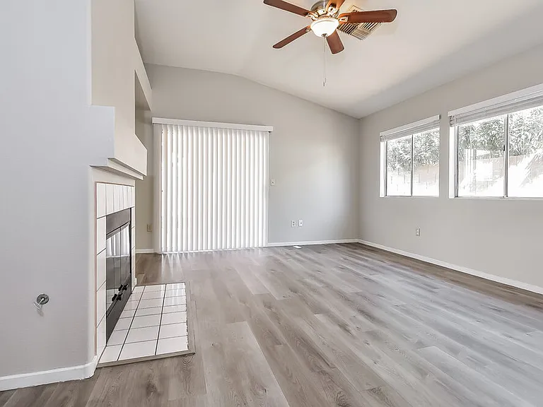 5244 Del Lago Dr — Photo 5