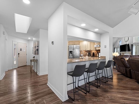 4th image of 147 Grandview Drive #1