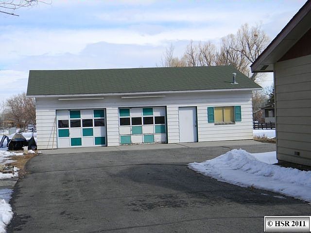 2nd image of 586 Amoretti St