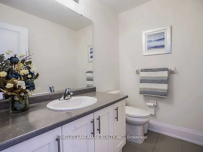248 Finch Ave E — Photo 4