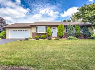 3727 E Newport Rd, Gordonville, PA 17529