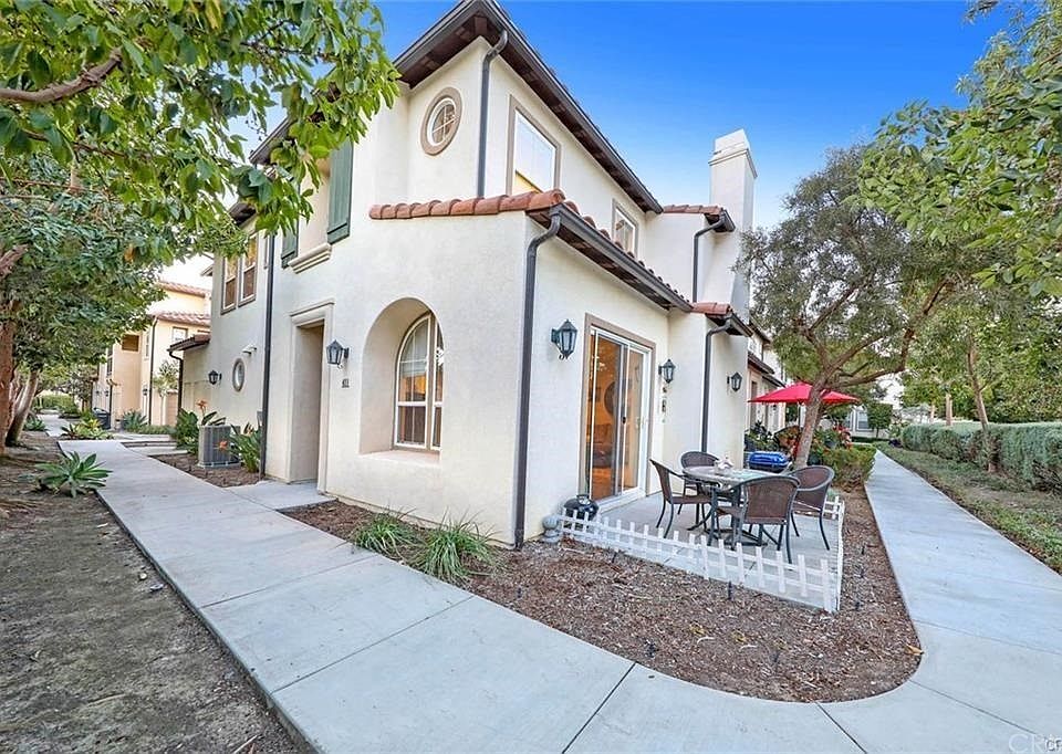 1st image of 411 Calle Campanero