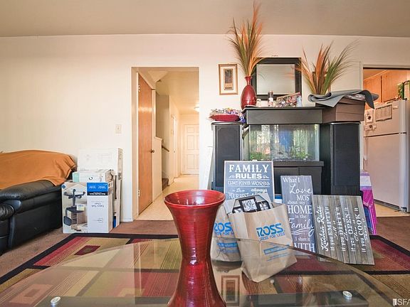 3rd image of 136 Dolphin Ct