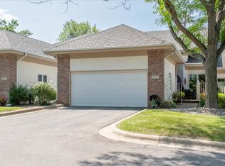 5519 70th St W, Edina, MN 55439