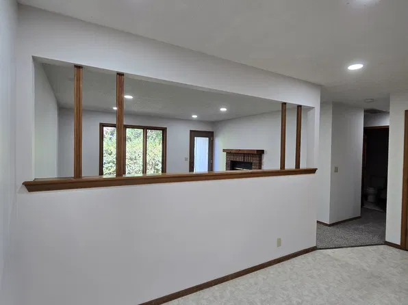 291 Streamside Ct, Nixa, MO 65714