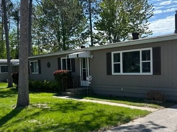 3 Golf Ave, Wasaga Beach, ON L9Z 1K2