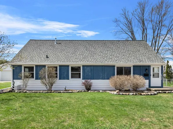 1810 Lilac Ln, Green Bay, WI 54302
