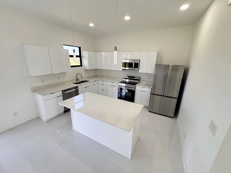 4226 NW 32nd Ln — Photo 8
