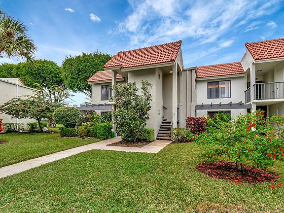2nd image of 5659 Fairway Park Drive #201