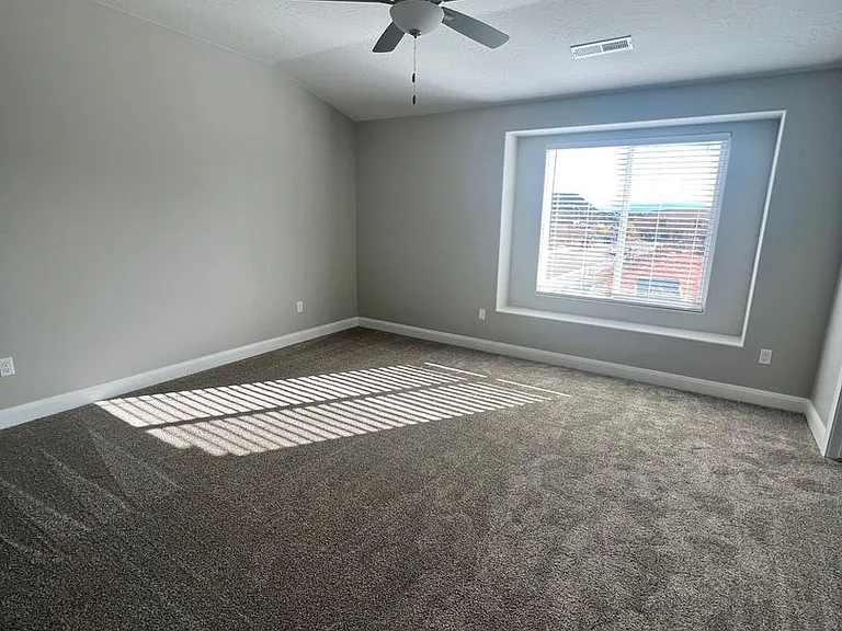 1042 S 1450 E #8 — Photo 19