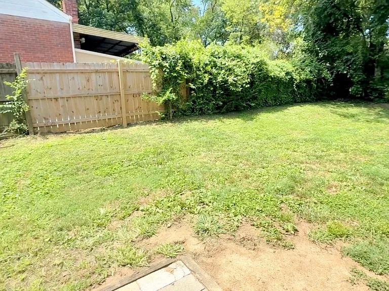 902 Gibson Dr — Photo 22