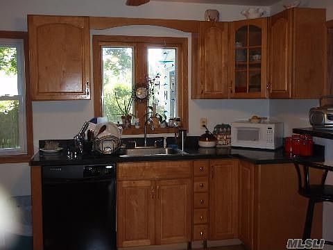 5th image of 209 Brower Ave