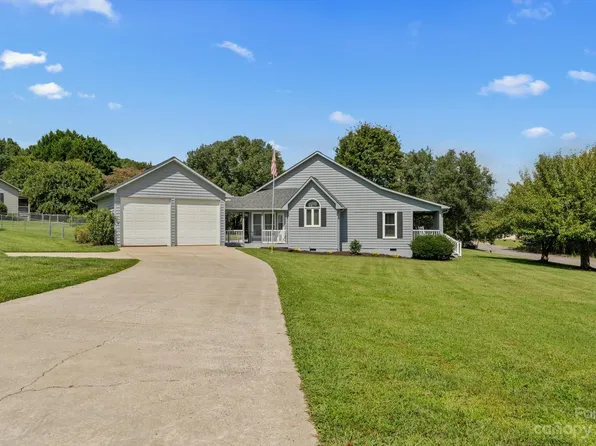 2101 Evergreen Dr #5, Newton, NC 28658