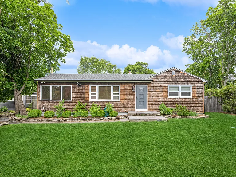 4019 Noyack Rd — Photo 22