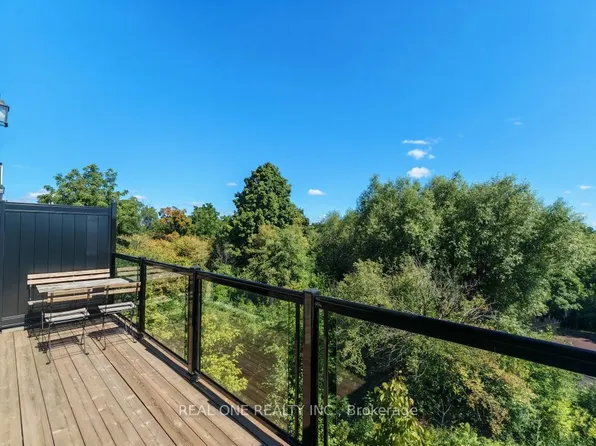 19 Woodstream Dr, Toronto, ON M9W 0G1