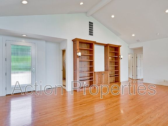 3rd image of 15350 Norton Rd