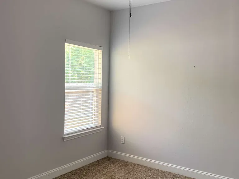 2417 Norway Dr — Photo 7