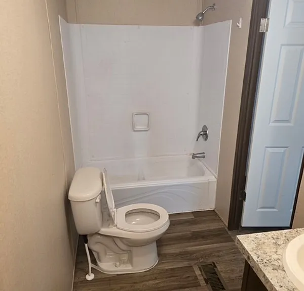 122 Gawain Dr — Photo 8