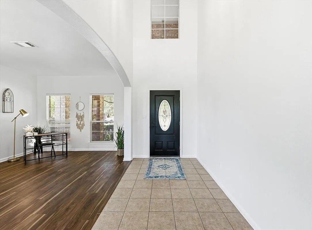 4 bed, 3.0 bath, 2575 sqft, $2,900 — Photo 3