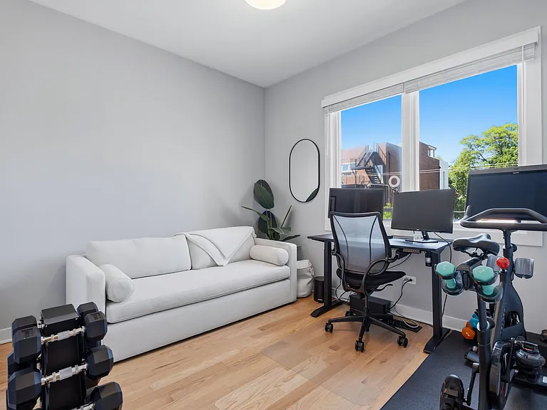 2864 W Lyndale St #2W — Photo 14