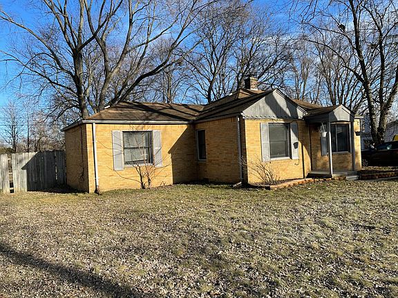 4th image of 21554 Oxford Ave