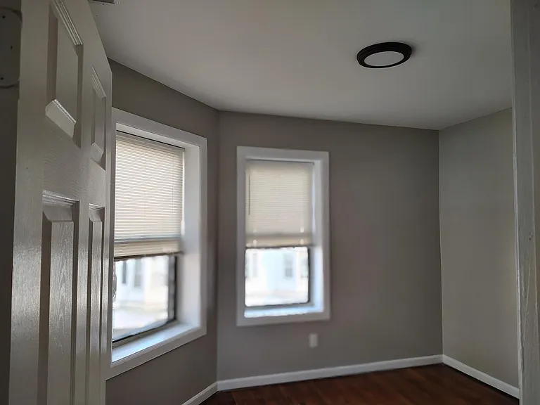 1071 Pembroke St — Photo 14