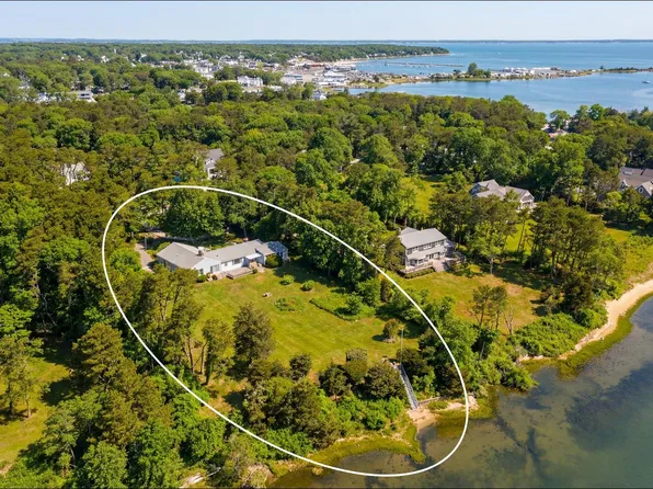 94 Weaver Ln, Tisbury, MA 02568