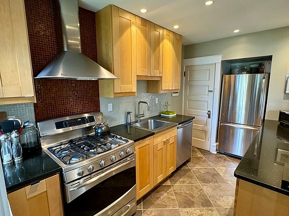 3rd image of 20 Willowbrook Ave