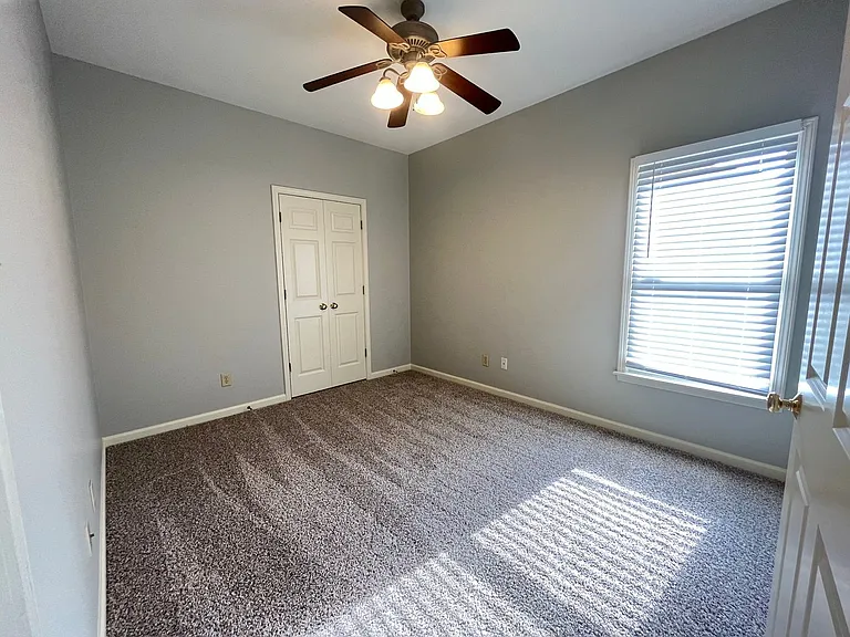 8570 Meadow Green Dr — Photo 20