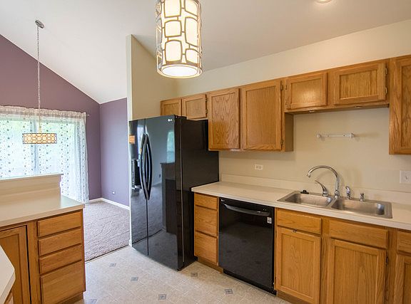 4th image of 1130 Cambridge Dr