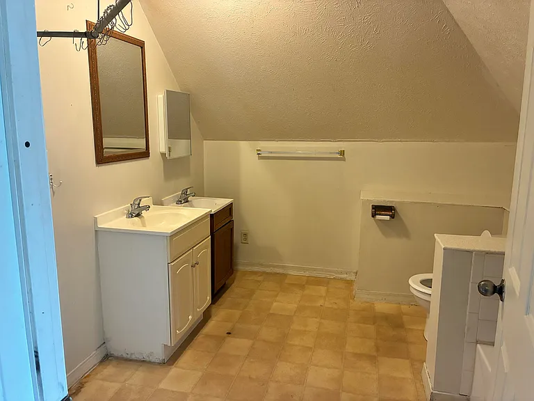 1024 N Ellis St — Photo 5