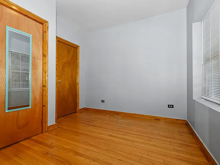 6001-05 S Whipple St #3015-3021 — Photo 2