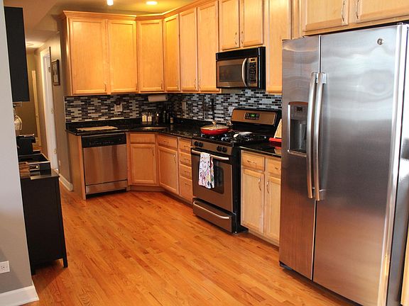 4th image of 839 N Marshfield Ave APT 2E