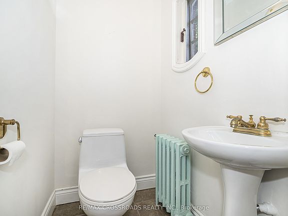 3rd image of 19 Strathgowan Cres