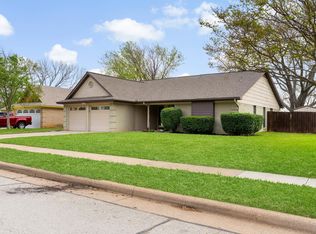 3028 Oak Valley Dr, Bedford, TX 76021