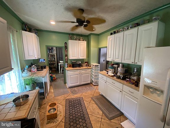 3rd image of 817 Broadview Blvd N